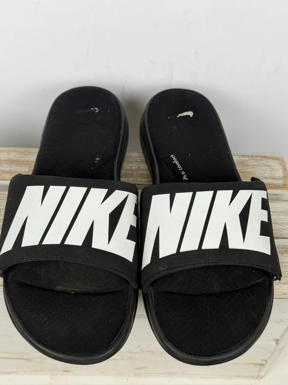 Nike Ultra Comfort 3 slide sandals white Nike logo on the strap Size 10
